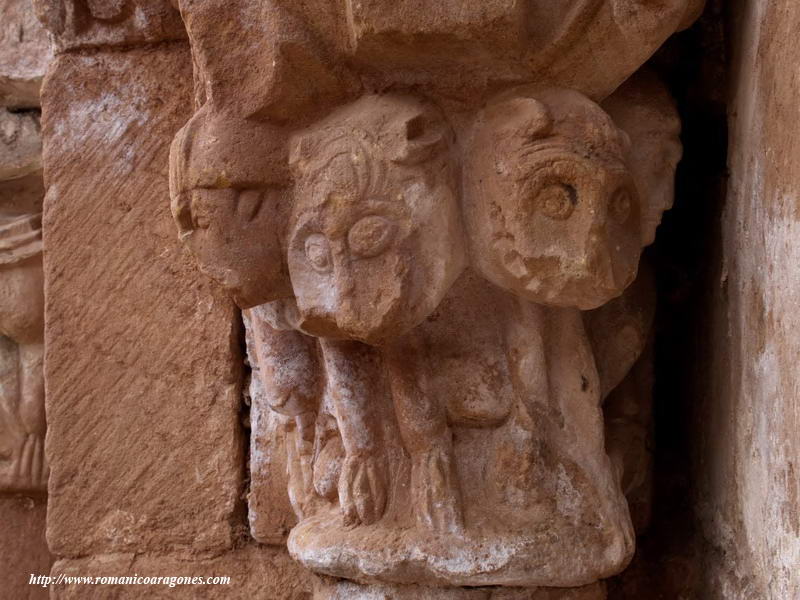 CAPITEL DEL LADO ESTE. HOMBRE LUCHANDO CON LEÓN